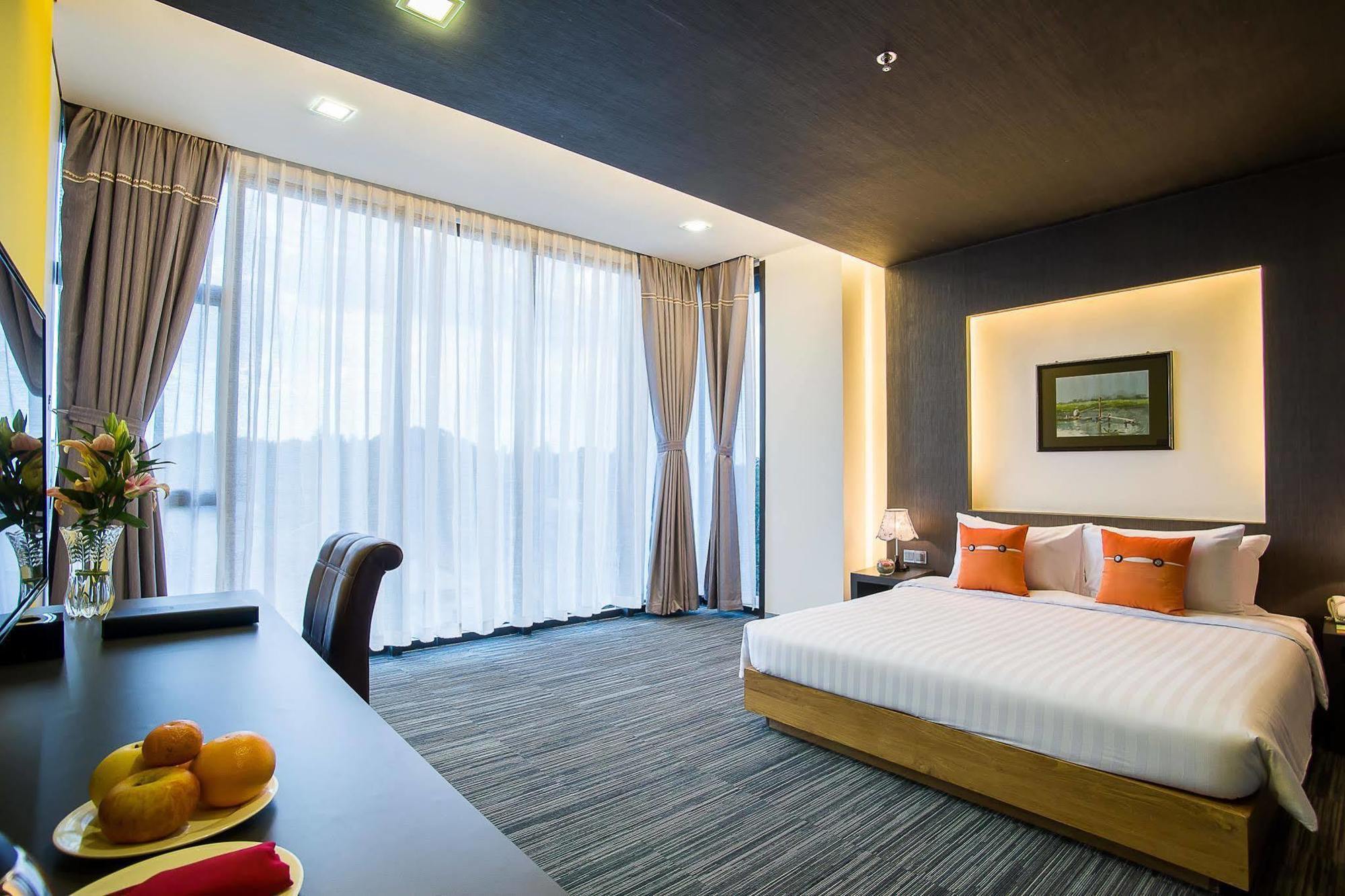 Tryp By Wyndham Yangon Hotel Exterior photo